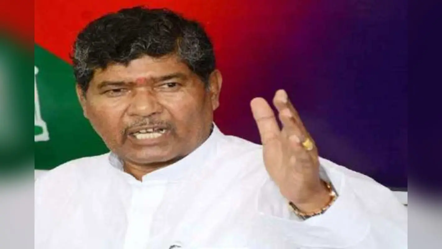 पशुपति पारस पर ये क्या बोल गए तेजस्वी के MLC, बोले- इन पर चर्चा करना भी सही नहीं