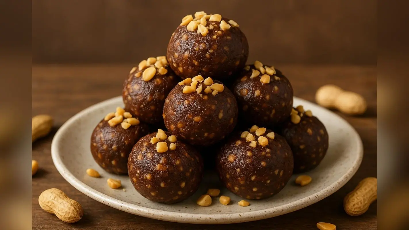 Peanut Chocolate Laddu: बच्चों का फेवरेट बन जाएगा ये पीनट चॉकलेट लड्डू, मिनटों में घर पर करें तैयार