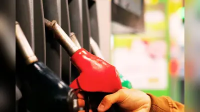 Petrol Price Today: गुमला, हजारीबाग, धनबाद, दुमका और रामगढ़ में महंगा हुआ पेट्रोल, गढ़वा में सबसे मंगा 99.60 रुपए प्रति लीटर