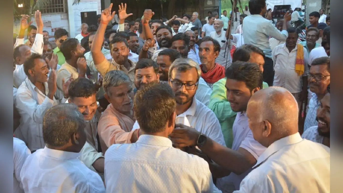 Bihar Election Express: फुलवारी में पानी और सड़क पर छिड़ी सियासी जंग, चौपाल में जनता ने पूछे तीखे सवाल