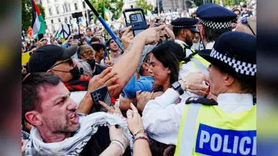 Protests Outside UK Parliament: लंदन में संसद के बाहर भारी हंगामा, सैकड़ों गिरफ्तार, जानिए क्यों भड़की भीड़