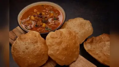 Vishwakarma Puja Special Puri Chana Ki Sabji: सिर्फ हलवा, मिठाई नहीं, पूरी और चना की सब्जी का भी लगता है भगवान विश्वकर्मा को भोग, जानिए आसान रेसिपी