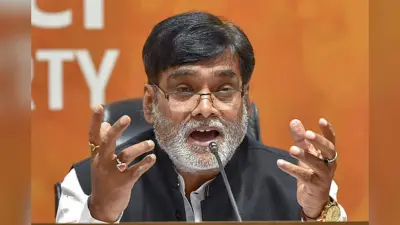 Bihar Politics: कांग्रेस के सामने झुके तेजस्वी, RJD समर्थकों का मनोबल तोड़ा, रामकृपाल यादव का बड़ा बयान