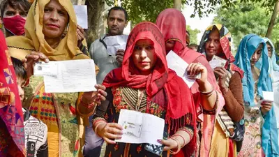 Viral Video: प्रशांत किशोर की सभा से कुर्सी फेंकते निकल गए मनीष कश्यप, इस बात पर हुई तनातनी