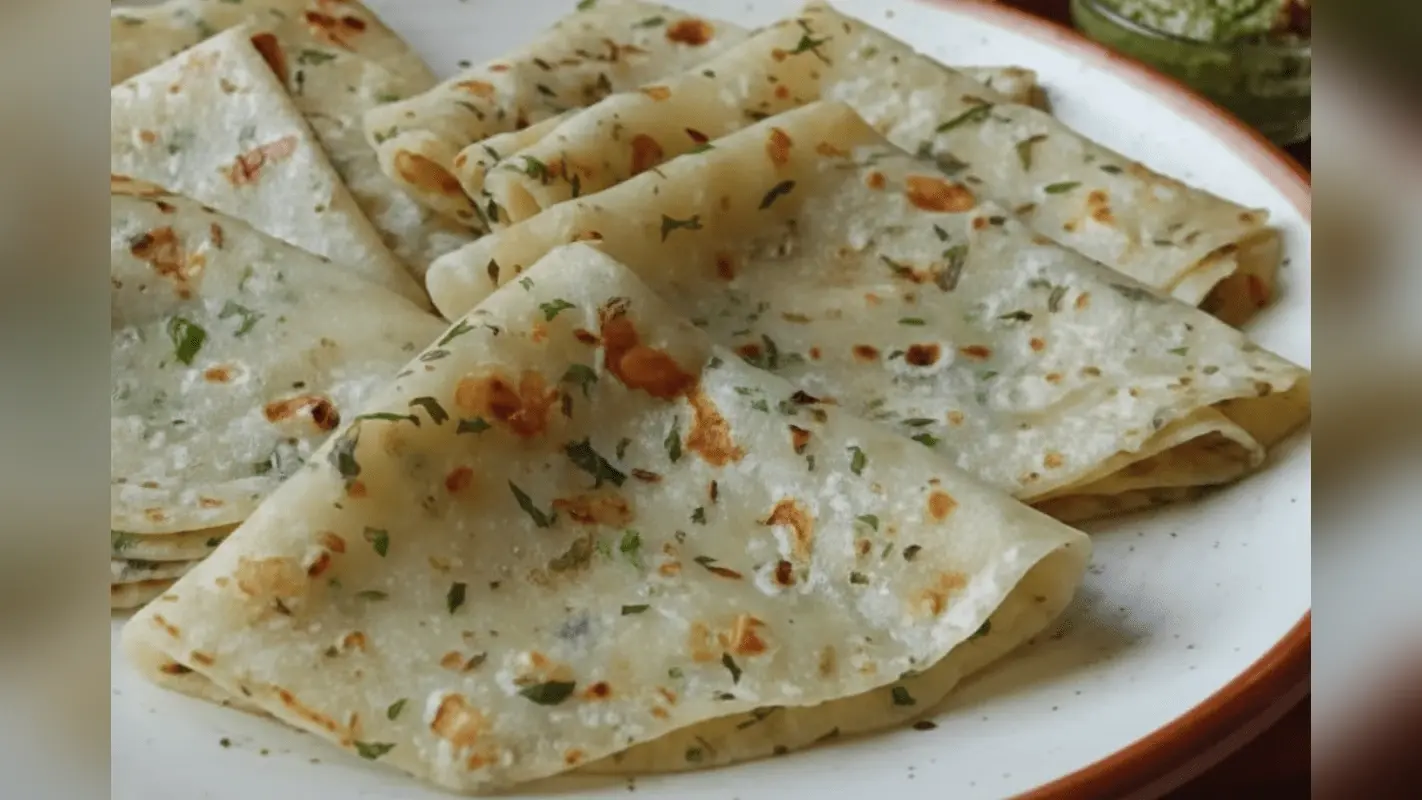 Reshmi Sabudana Paratha: नवरात्रि व्रत में बनाएं सॉफ्ट और रेशमी साबूदाना पराठा