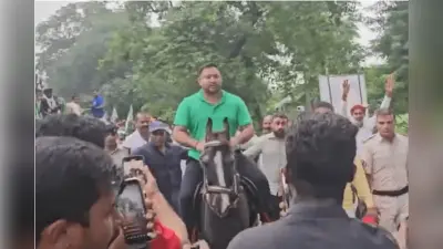 Bihar News: अनंत सिंह के “मोकामा” में घुड़सवार बने तेजस्वी यादव, छोटे सरकार को दिया बड़ा संदेश