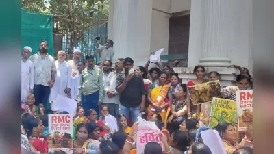 फुटपाथ दुकानदारों ने रांची नगर निगम का किया घेराव, मांगें पूरी होने तक आंदोलन जारी रखने का लिया संकल्प