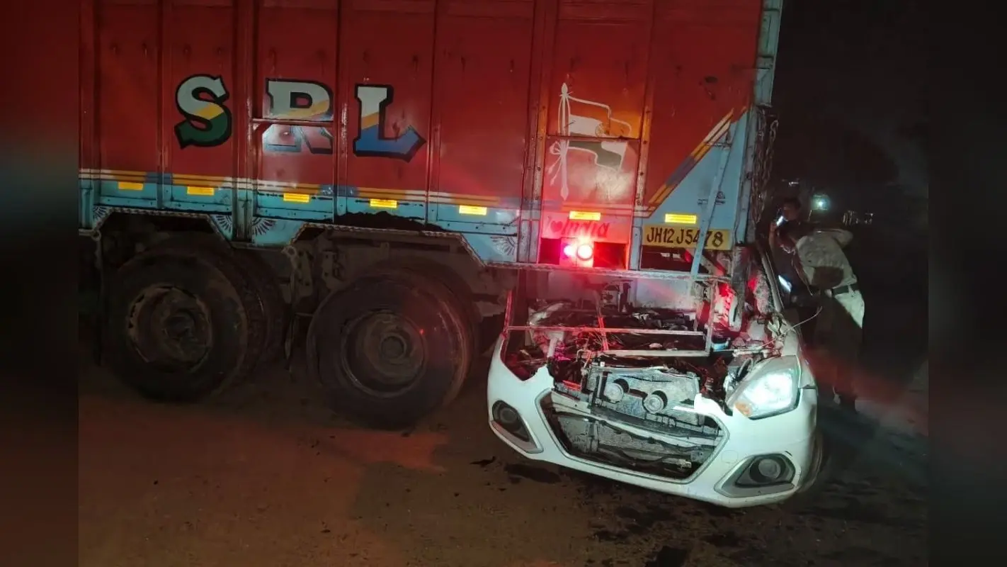 गिरिडीह में बड़ा हादसा! ट्रक और पिकअप वैन के बीच टक्कर में 4 की मौत, कई घायल