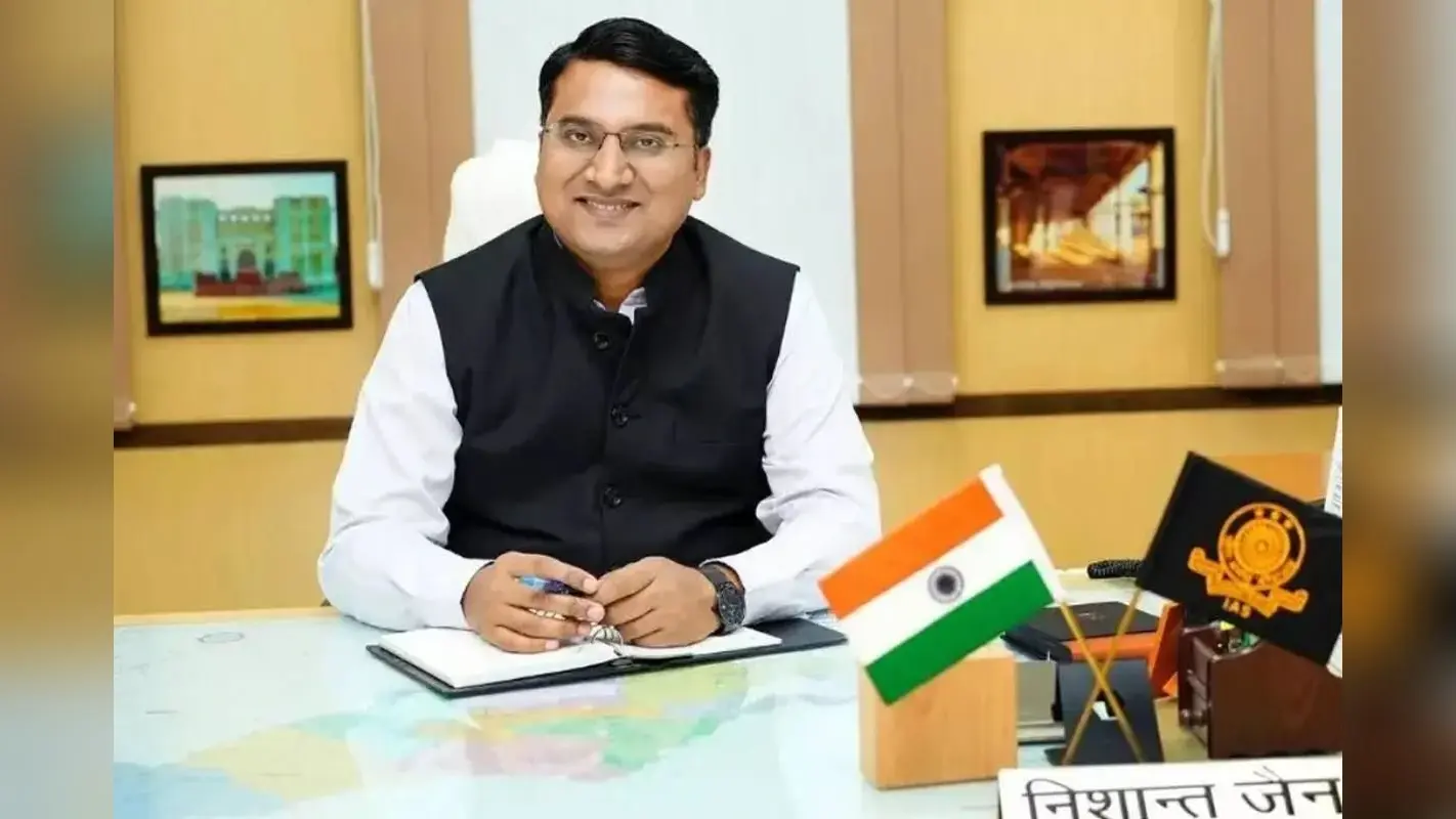 Success Story: हिंदी मीडियम का कमाल! डाकघर की नौकरी छोड़ IAS बने निशांत जैन