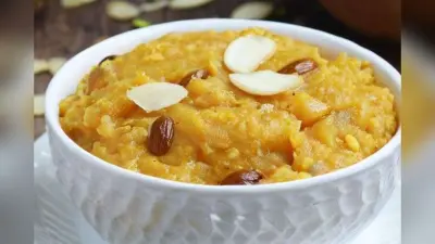 Suji Halwa Recipe: कन्या पूजन में बनाएं स्वादिष्ट सूजी का हलवा, छोटी कन्याएं होंगी खुश