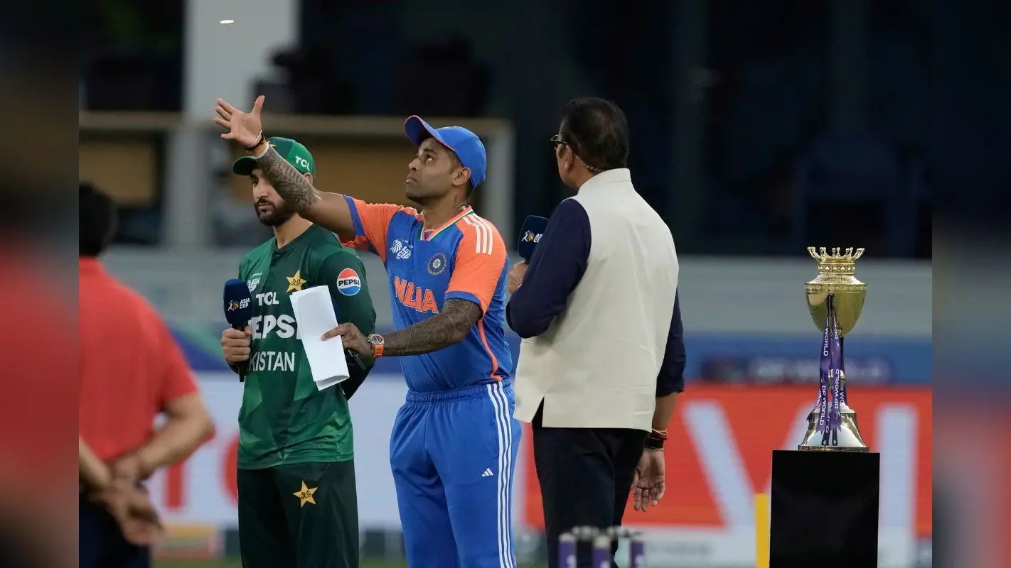 IND vs PAK मैच में सूर्यकुमार यादव ने जीता 140 करोड़ भारतीयों का दिल, टॉस के समय किया कुछ ऐसा जिससे पूरा देश खुश