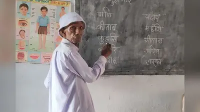 गांव के बुनियादी शिक्षक: आज भी बच्चों को मुफ्त पढ़ा रहे 80 वर्षीय झब्बूलाल, रोकने पर भी पहुंच जाते हैं स्कूल