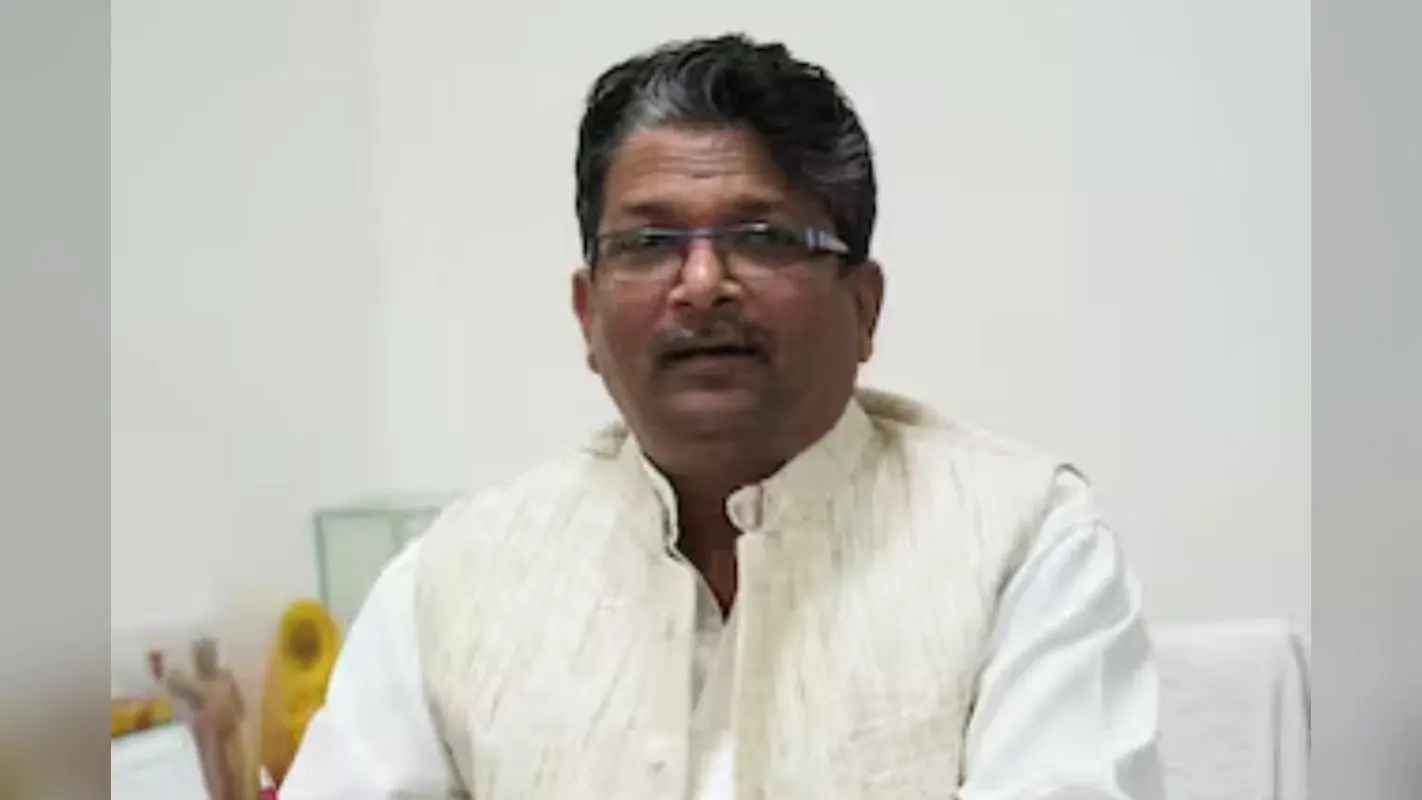 Bihar Politics: लोगों से मिलने पहुंचे थे RJD विधायक, भीड़ का गुस्सा देख उल्टे पांव भागे