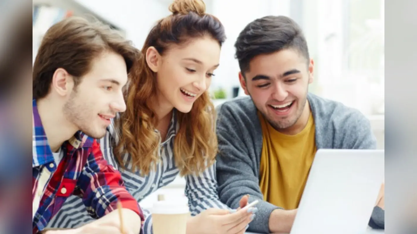 UP Board Exam 2026: यूपी बोर्ड ने फॉर्म भरने की अंतिम तारीख बढ़ाई, 9 से 12 के छात्र जरूर देखें ये डिटेल