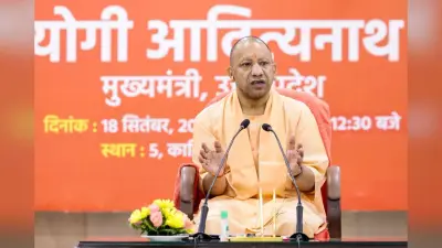 यूपी के मेडिसिन मैन का समाजसेवा का अनोखा अंदाज, कैदियों के बीच जन्मदिन