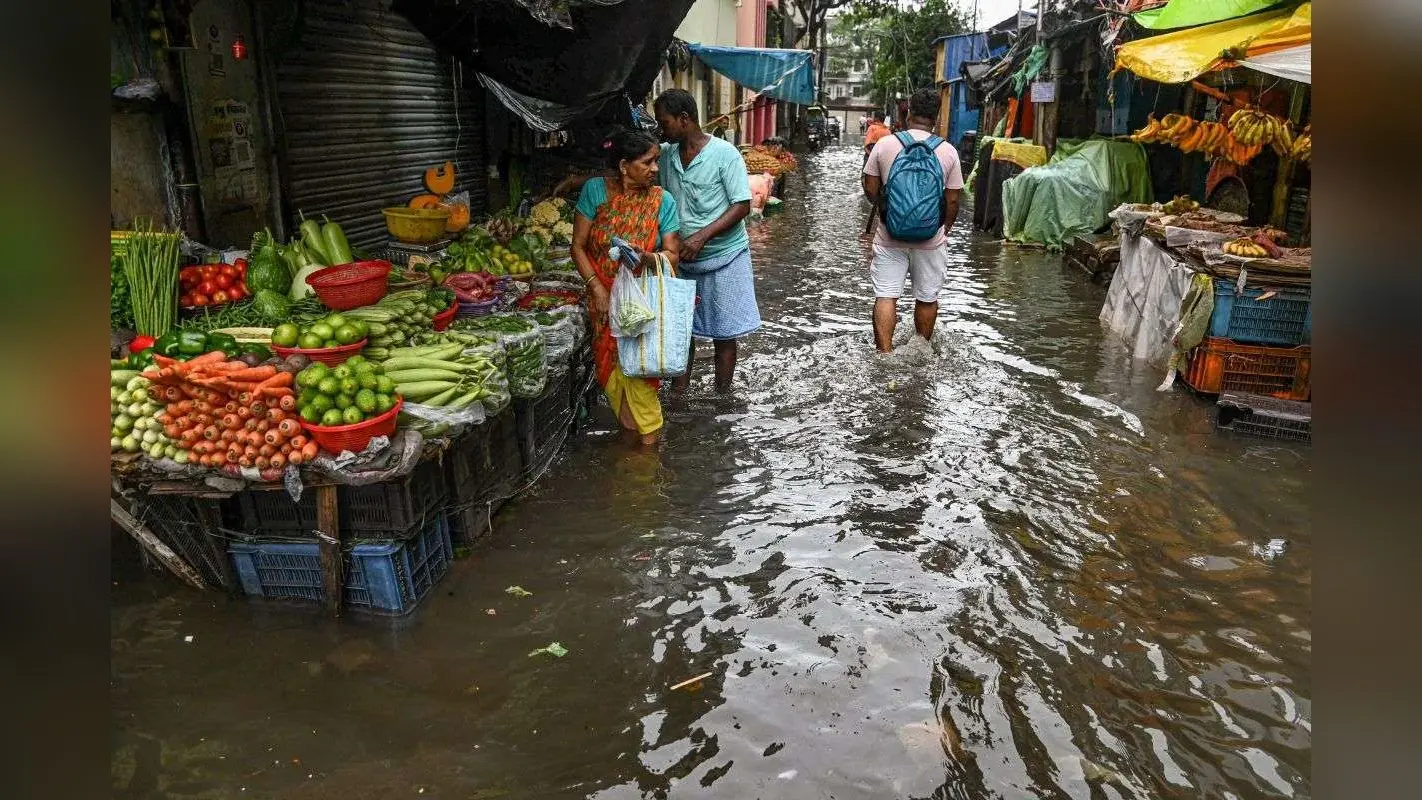 Weather Warning: फिर रफ्तार में आया मानसून, 28 सितंबर से 2 अक्टूबर तक बिजली-बारिश की संभावना, दुर्गा पूजा में खलल!