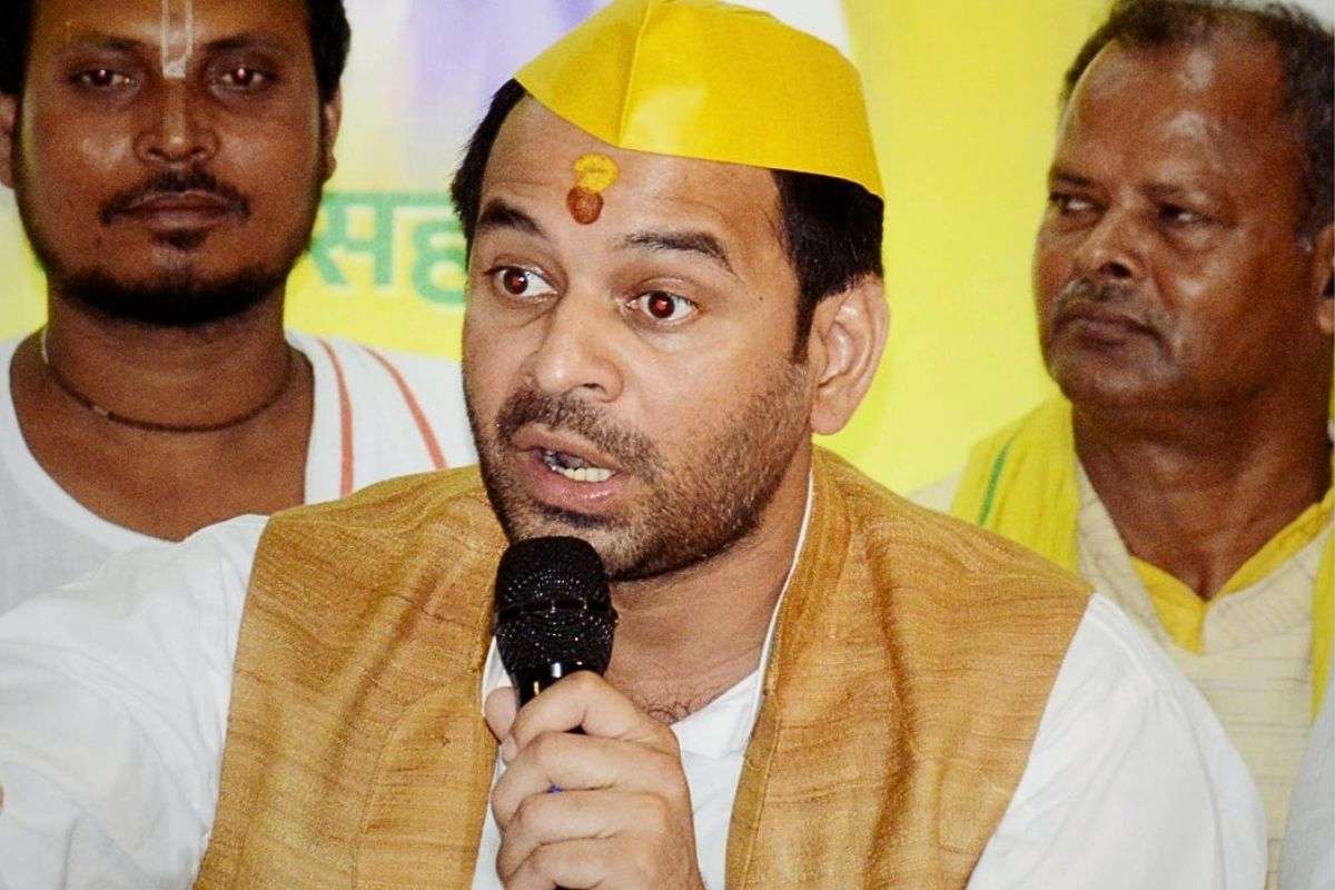 Lalu Family Controversy: RJD के पोस्टर से लालू-राबड़ी की फोटो क्यों गायब? तेज प्रताप ने तेजस्वी से पूछा सवाल