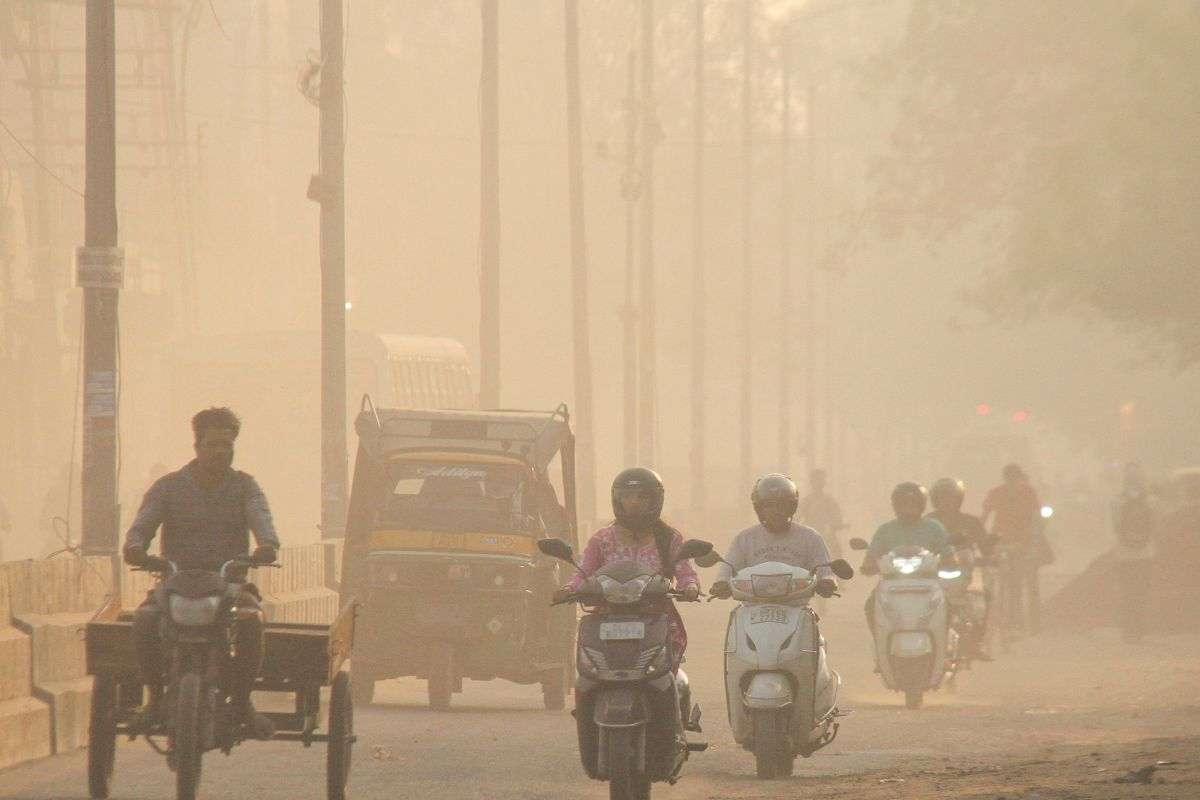 Delhi Air Pollution: दिवाली से पहले दिल्ली-NCR की हवा जहरीली, GRAP-2 लागू