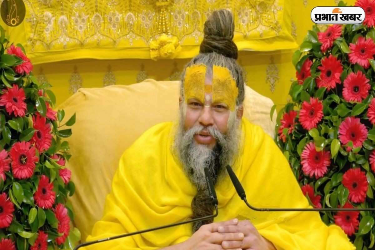 Premanand Ji Maharaj: घर के मंदिर में रखी ये चीजें सीधे नेगेटिविटी को देती हैं न्योता, जानिए क्या कहा प्रेमानंद जी महाराज ने