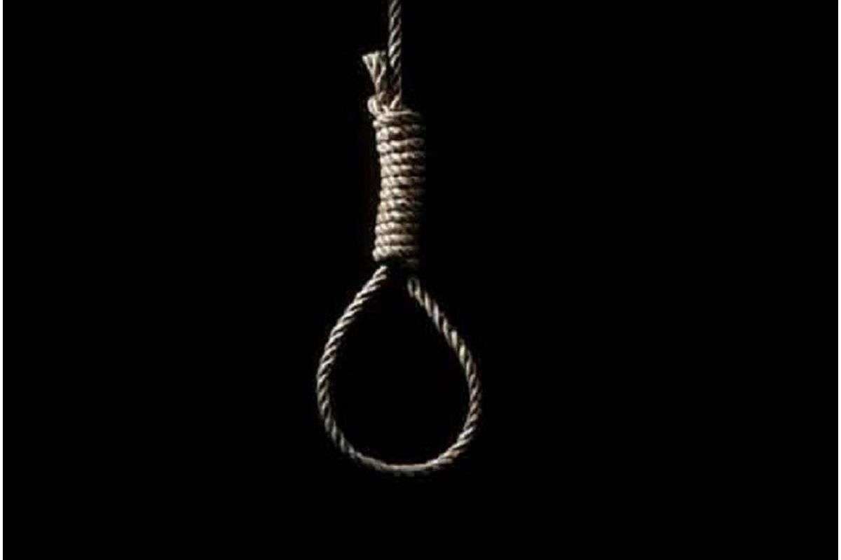 प्रेम विवाह का दुखद अंत, दंपती ने पेड़ से लटक कर दे दी जान, गांव में मातम