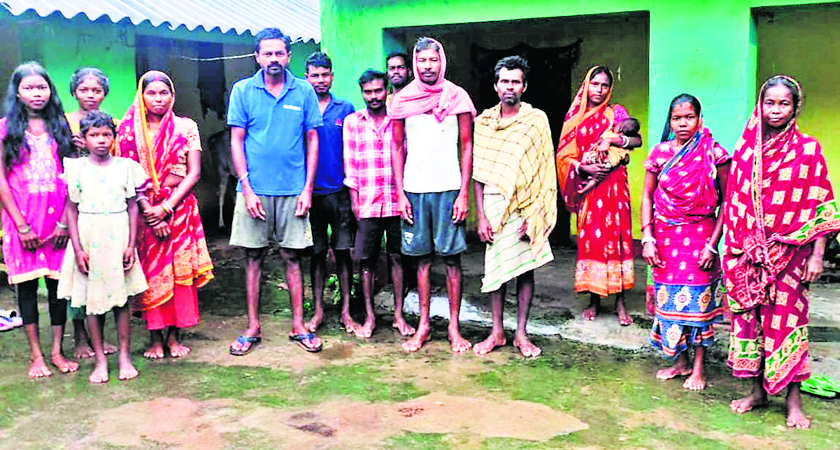 East Singhbhum News : धोडांगा सबर बस्ती में न सड़क, न पीने का साफ पानी