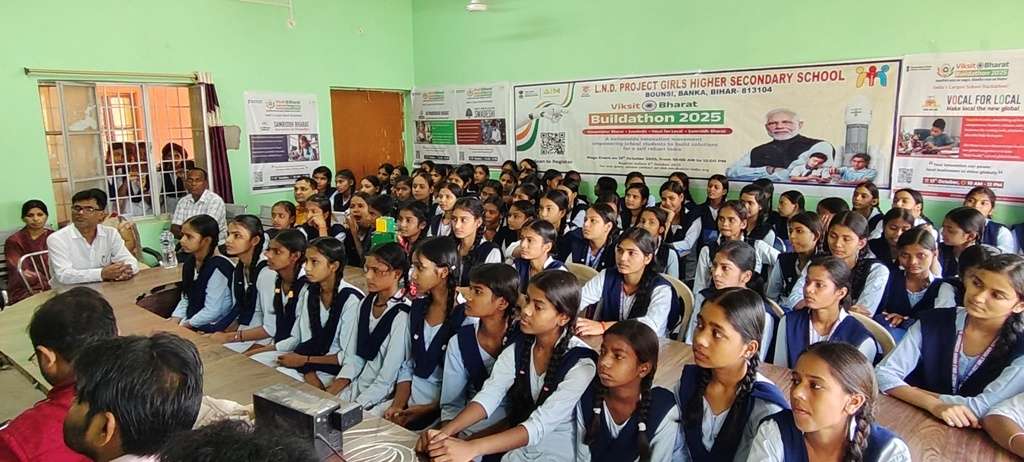 आर्या आनंद ने समृद्ध भारत थीम पर प्रोजेक्ट मॉडल की दी प्रस्तुति