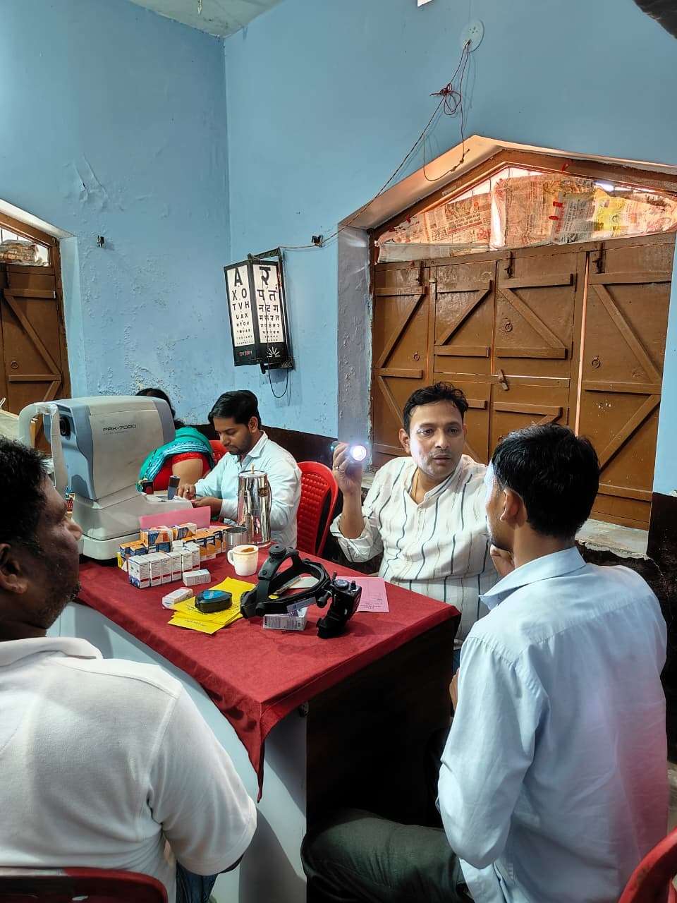 गढ़ीकुर्मा में निःशुल्क नेत्र जांच शिविर, सैकड़ों लोगों ने कराया आंखों का उपचार