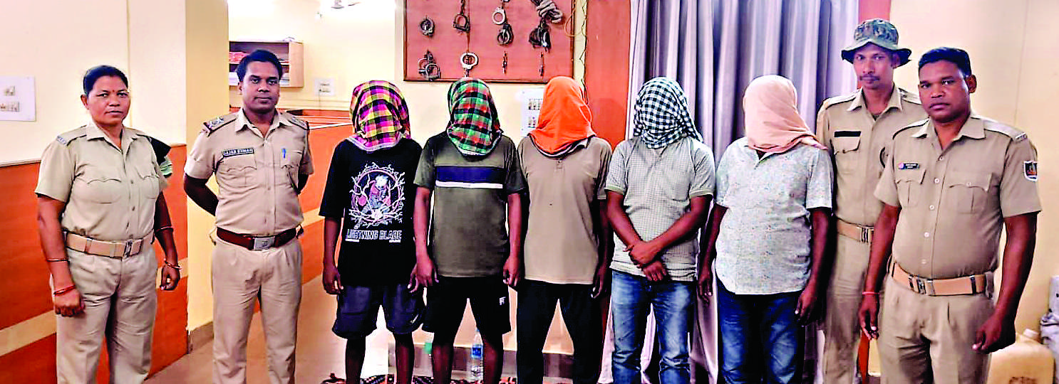 Sundergarh News : चोरी का 34 टन स्पंज आयरन जब्त, नकदी व वाहन बरामद, पांच गिरफ्तार