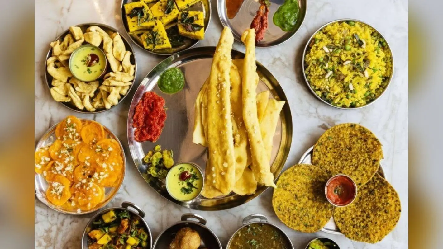 Quick Gujarati Breakfast Ideas: फेमस गुजराती ब्रेकफास्ट आइडियाज जो मिनटों में तैयार हो जाते हैं