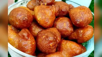 Ahoi Ashtami Recipe: अहोई अष्टमी के दिन देवी को जरूर भोग लगाएं स्वादिष्ट गुलगुले, फॉलो करें आसान रेसिपी