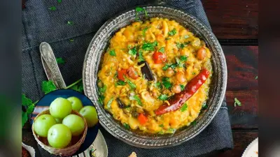 Amla Navami Recipe: आंवला नवमी पर खास बनाई जाती है औषधीय गुणों वाली आंवला खिचड़ी