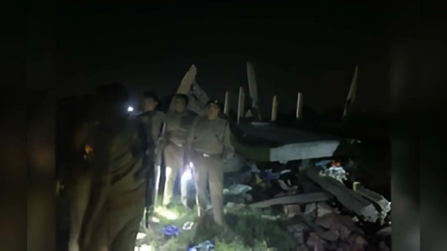 Ayodhya Blast: अयोध्या में दिल दहला देने वाला धमाका, एक ही परिवार के 5 लोगों की मौत