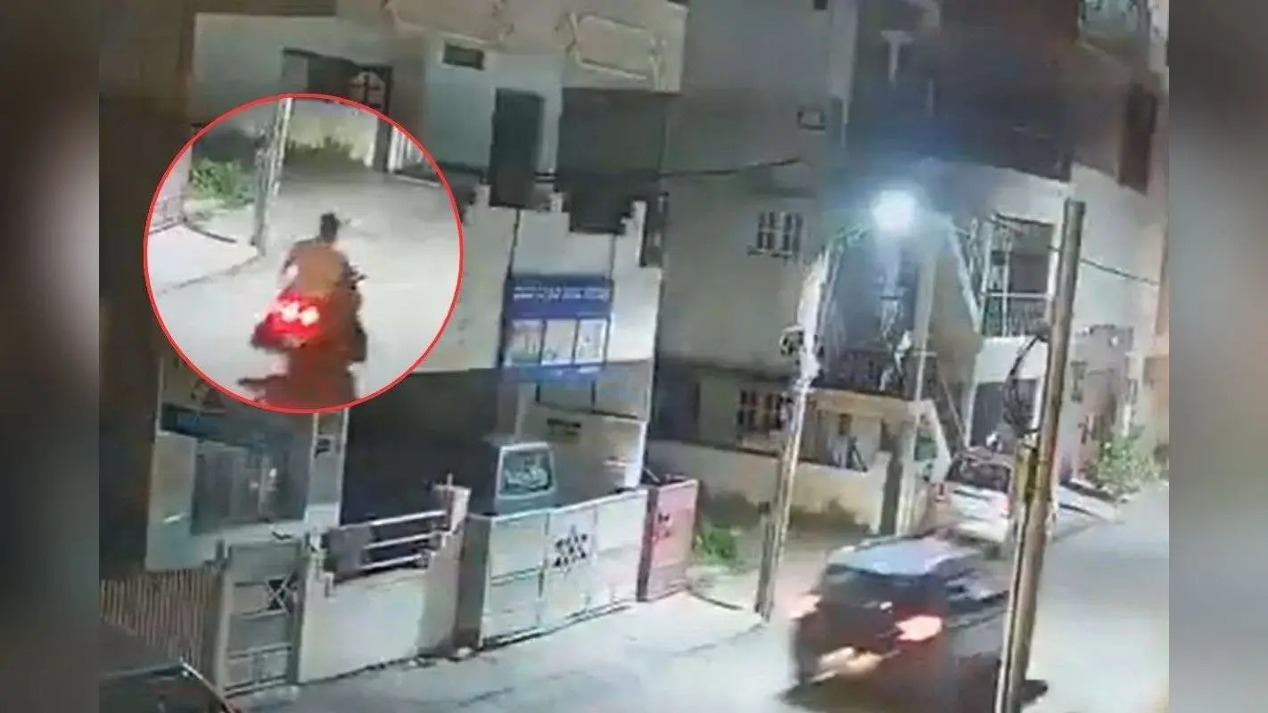 Watch Video : कार से टकराने पर भड़के पति–पत्नी, डिलीवरी बॉय का पीछा किया, कुचलकर मार डाला