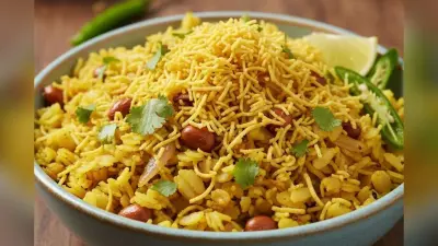 Bhopal Style Poha Recipe: सुबह की शुरूआत करें देसी स्वाद के साथ, नाश्ते में बनाएं स्पेशल भोपाली पोहा रेसिपी