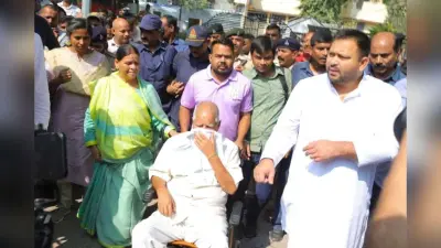 Bihar Election 2025: राघोपुर में तेजस्वी ने किया नामांकन, लालू-राबड़ी और मीसा भारती भी रहीं मौजूद