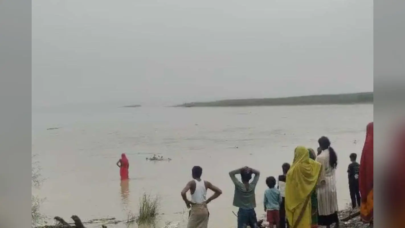 Photos: बिहार के इस जिले में कोसी के कहर ने बढ़ाई टेंशन, रूह कंपाने वाली देखिये तस्वीरें