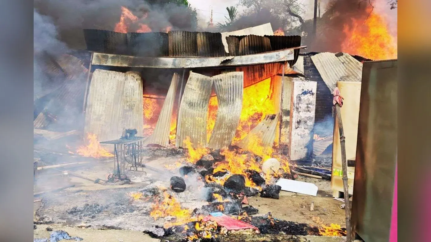 बोकारो के दुंदीबाग में 6 दुकानों में लगी आग, लाखों के नुकसान की आशंका