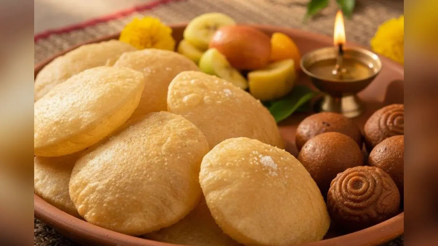 Chhath Puja Special Puri Recipe: छठ मइया के प्रसाद में पूरी का है खास महत्व, ऐसे बनाएं बिना फटने वाली सॉफ्ट और स्वादिष्ट पूरियां