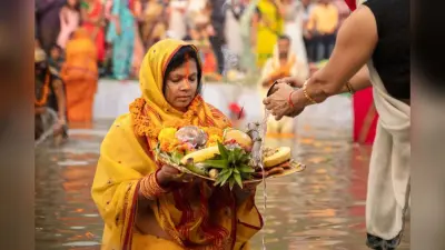 Chhath Puja 2025: शाम 5:34 तक डूबते सूर्य को अर्घ्य,महापर्व के रंग में डूबा पूरा बिहार