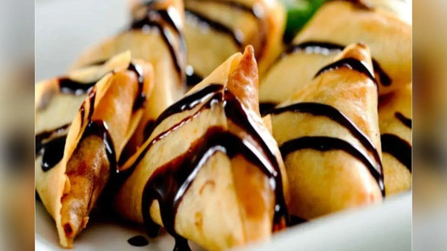 Chocolate Samosa Recipe: चाय के साथ ट्राय करें ये क्रिस्पी डेजर्ट समोसा,जिसे बच्चे और बड़े दोनों करेंगे पसंद