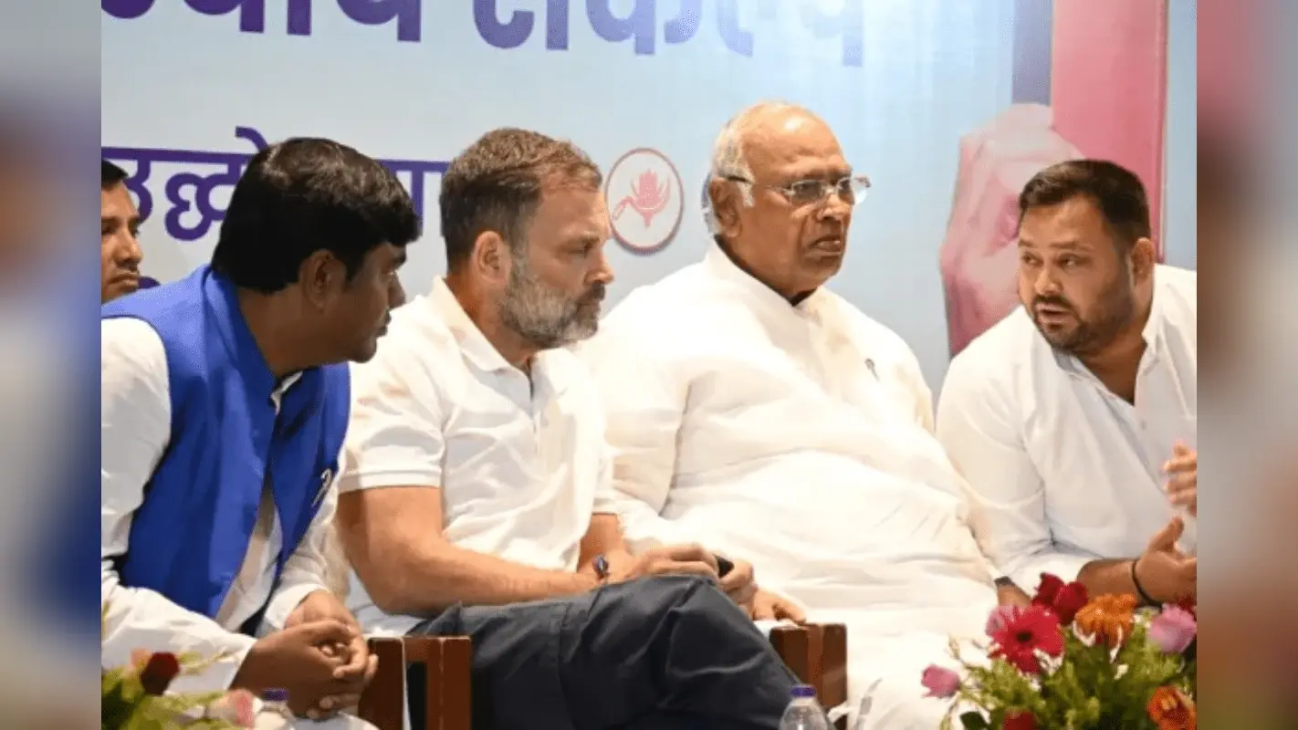 Bihar Election News: महागठबंधन में मुकेश सहनी पर अटकी सीट शेयरिंग की सुई, कांग्रेस-वीआईपी में नहीं बन रही बात