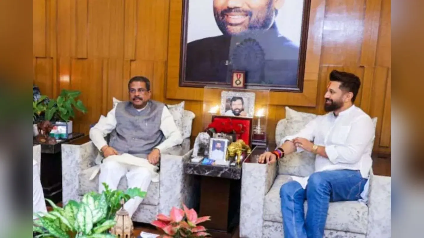 NDA में फंस गया था सीटों पर पेच, फिर एंट्री हुई BJP के इस नेता की और मान गए चिराग