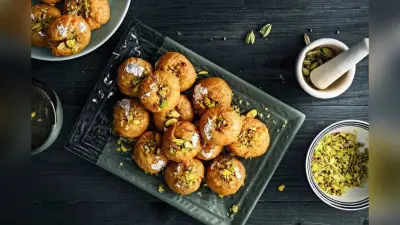 Diwali Special Balushahi Recipe: घर पर मिनटों में बनाएं क्रिस्पी और स्वीट बालूशाही, दिवाली को बनाएं और भी स्पेशल