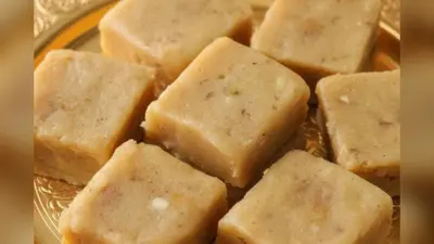 Diwali Special Khoya Burfi Recipe: इस दिवाली घर पर बनाएं स्वाद और मिठास से भरपूर खोया बर्फी, मेहमान भी पूछेंगे रेसिपी
