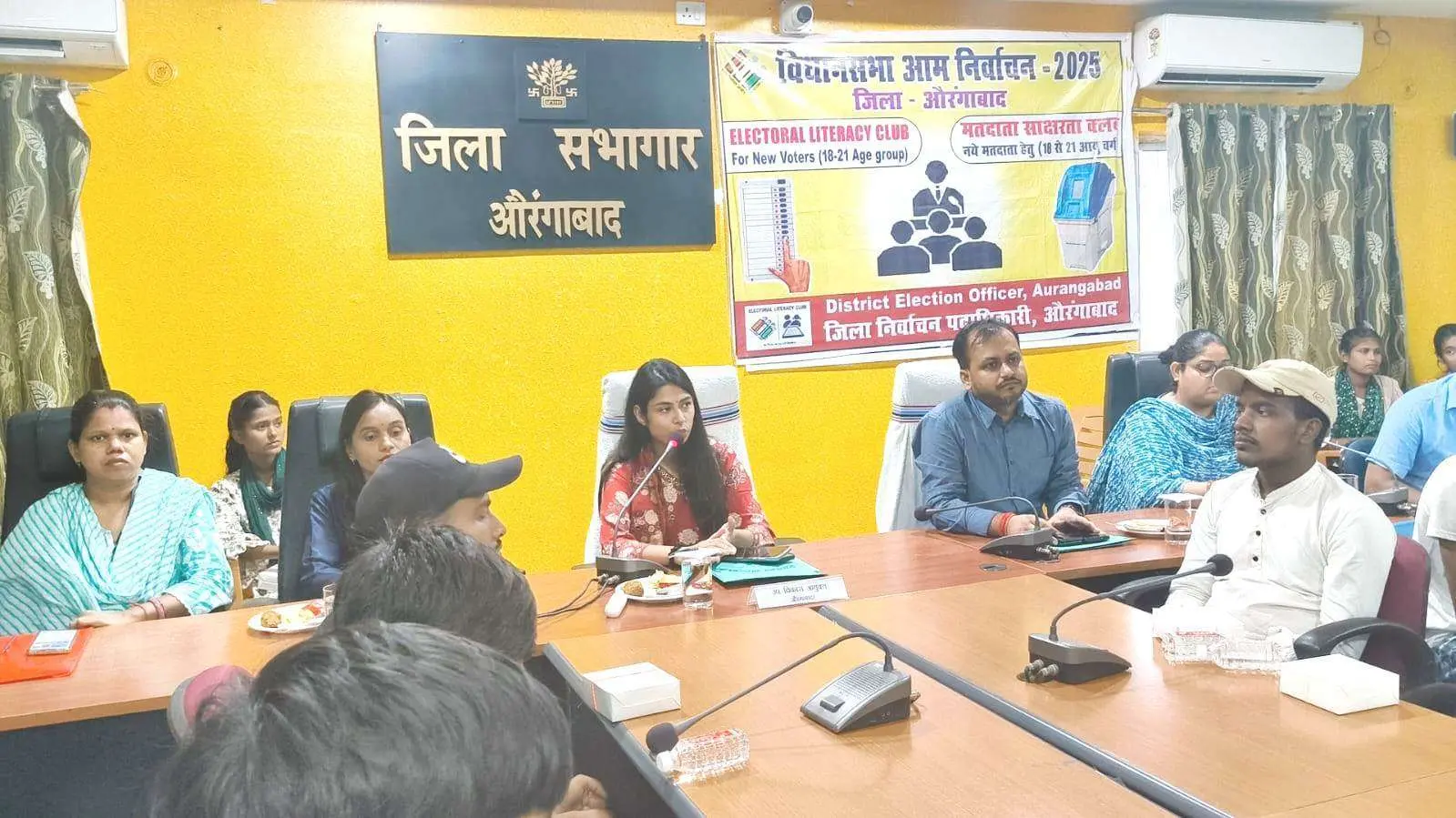 लोकतंत्र को सशक्त बनाये रखने के लिए मतदाताओं को जागरूक होना जरूरी
