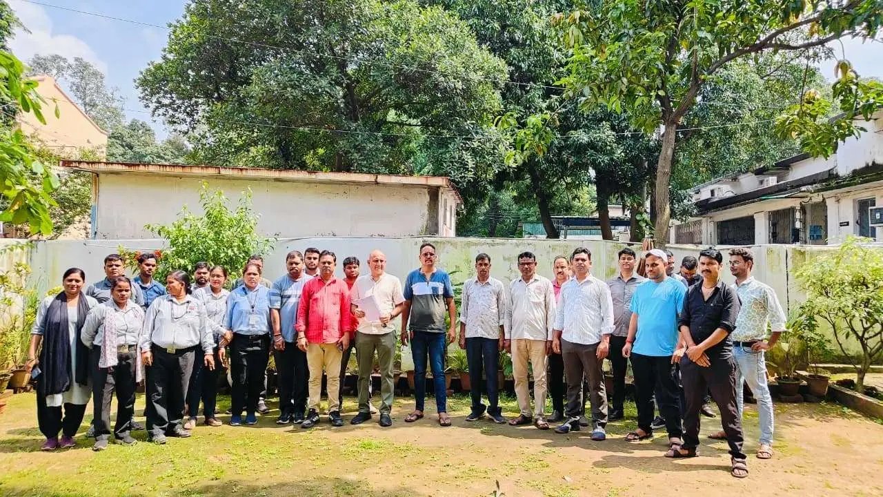 Jamshedpur news. एटीएम गार्ड्स का डब्ल्यूडब्ल्यूएसओ पर शोषण का आरोप, विधायक से शिकायत