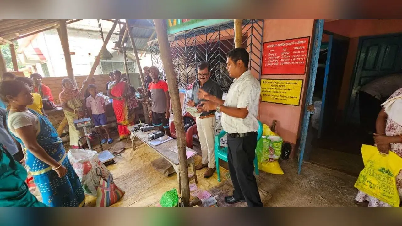 बीडीओ ने पीडीएस दुकानों का किया निरीक्षण