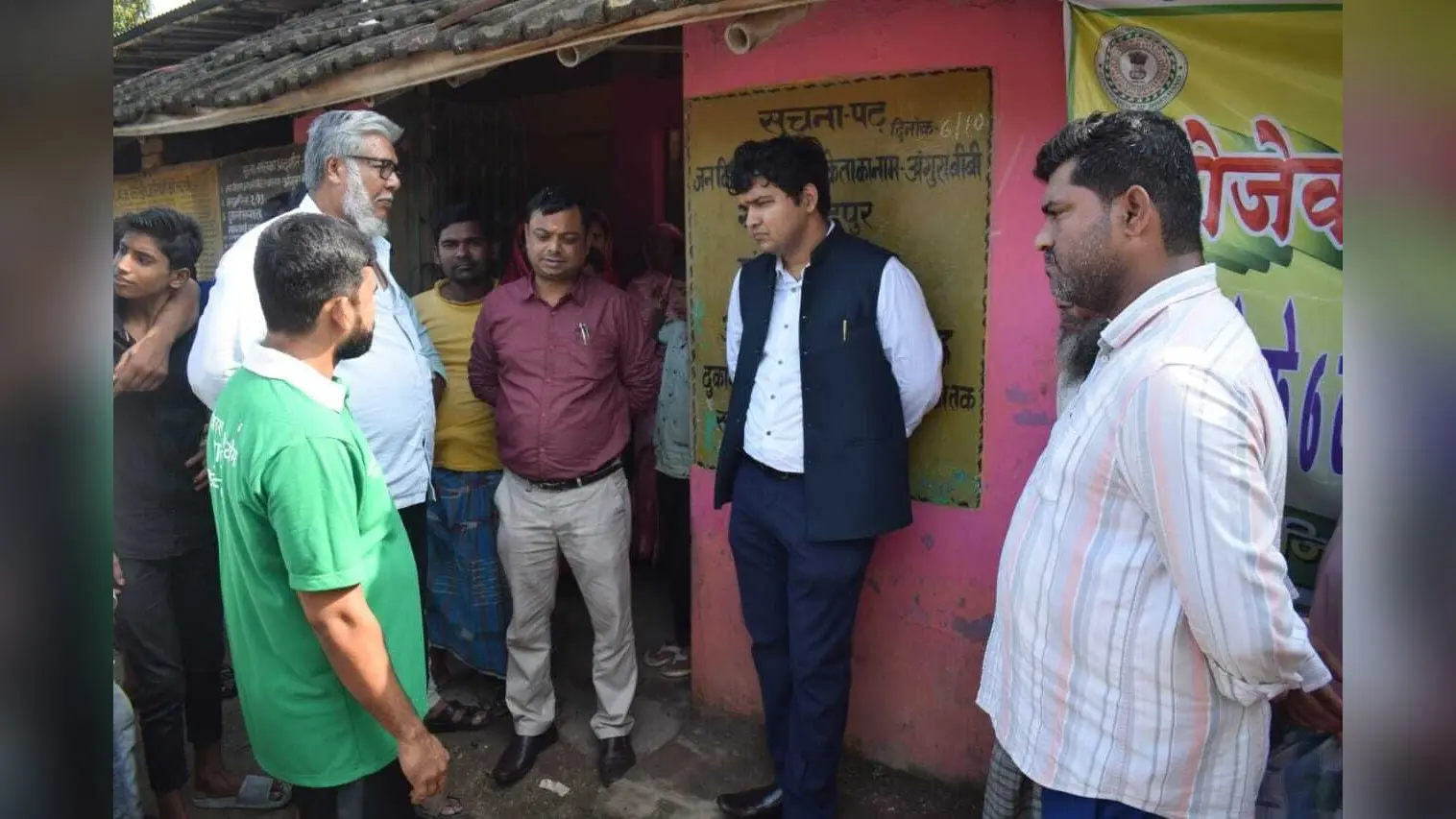 लाभुकों को राशन व अन्य योजनाओं से न रखें वंचित : डीसी