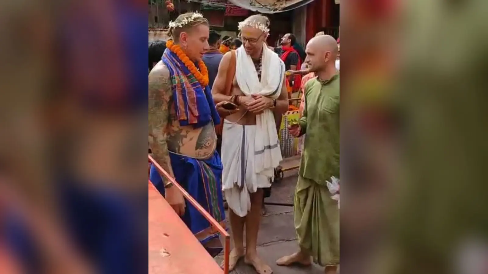 Deoghar News : रूस से तीन श्रद्धालु पहुंचे बाबाधाम, बाबा बैद्यनाथ की पूजा कर अपनाया सनातन धर्म