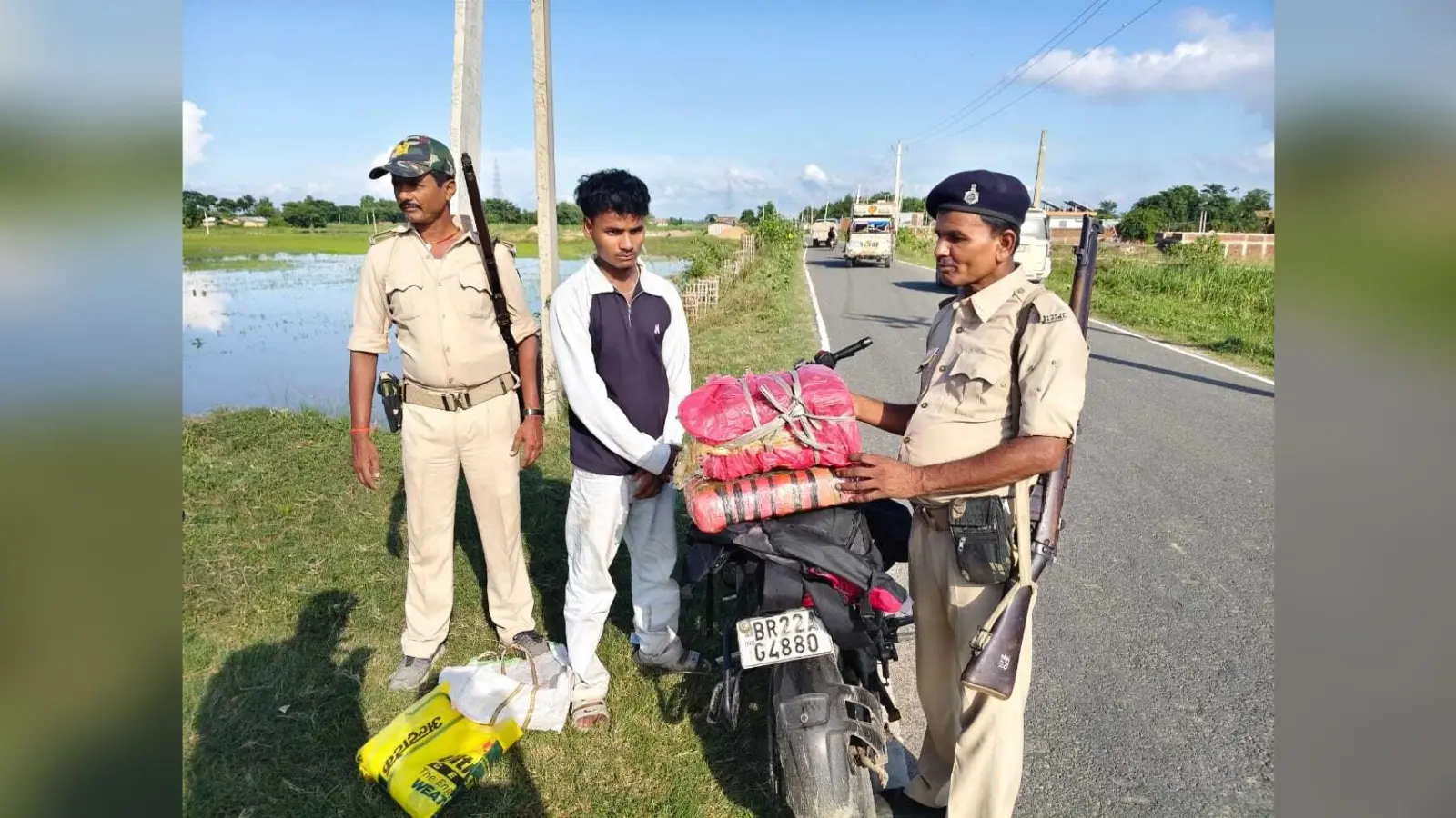Motihari: 11 किलोग्राम गांजा के साथ तस्कर गिरफ्तार
